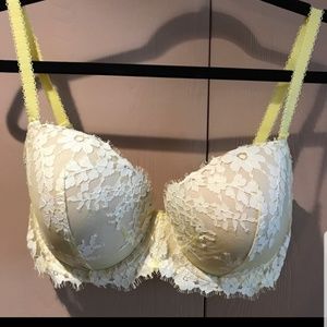 VIctoria Secret dream Angels lined Demi bra
34DDD